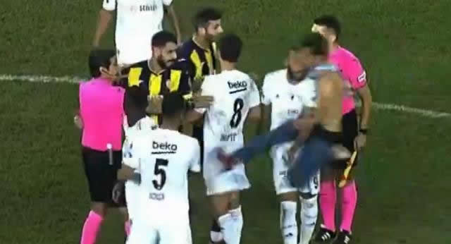 Beşiktaşlı futbolculara saldıran B.Ö gözaltına alındı