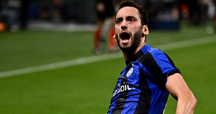 Hakan Çalhanoğlu Inter'de kalıyor. İşte alacağı ücret...