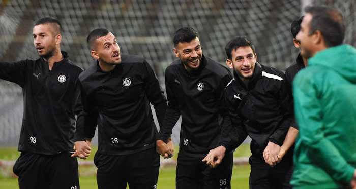 Manisa FK'da yaprak dökümü