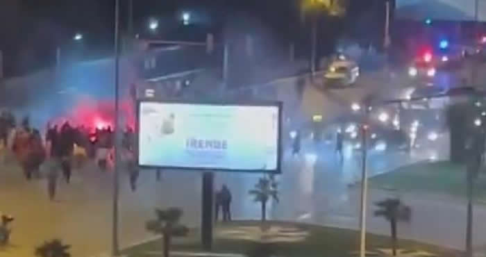 İzmir derbisindeki olaylar sokağa taştı