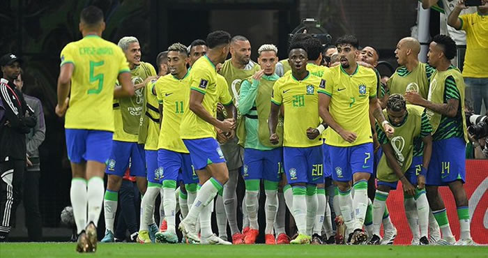 Neymar'sız Brezilya son 16 turuna çıktı
