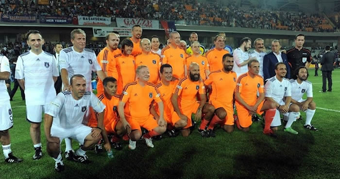Futbolda siyaset tartışması... Yandaşa serbest, muhalife yasak…