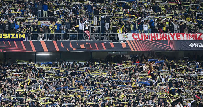 Fenerbahçe taraftarı yine 'Hükümet istifa' tezahüratı yaptı