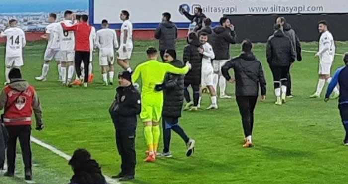 Erzurum FK-Altay maçında görülmemiş hakem hatası