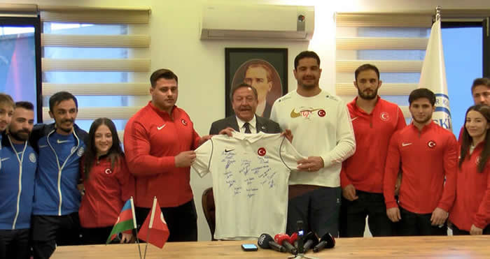 ASKİ Spor'dan şampiyonlara destek