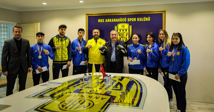 Ankaragücü'nün başarılı boksörleri başkan Faruk Koca ile buluştu