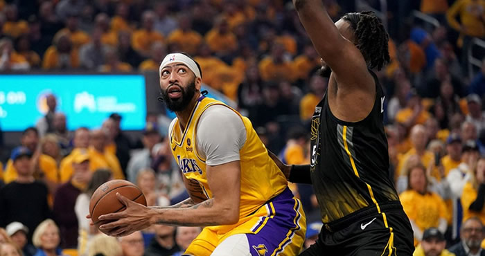 Warriors Lakers'i yakaladı
