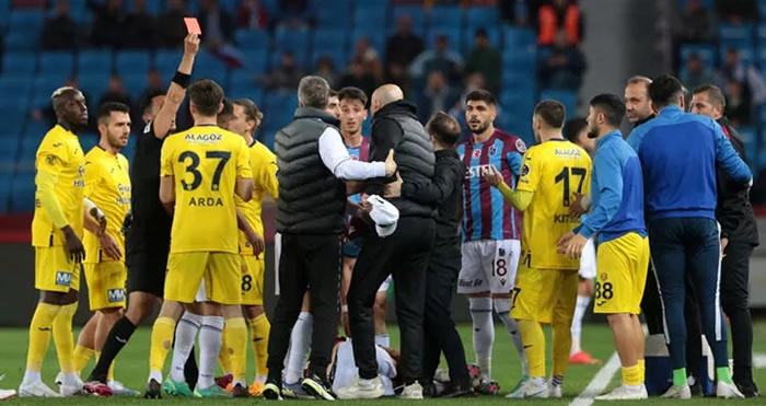 Ankaragücü'nde Tolunay Kafkas ve Kitsiou kaç maç ceza alacak?