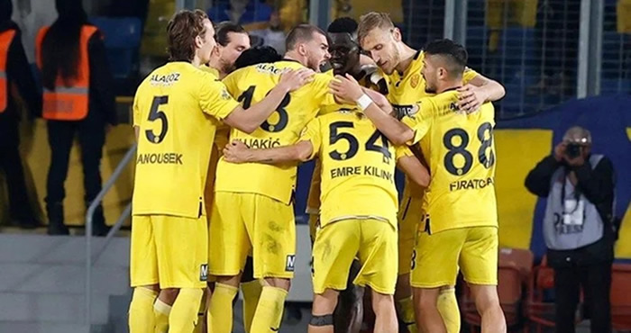 Ankaragücü'nde forma giyen Kitsou ve Hanuscek kararı verildi