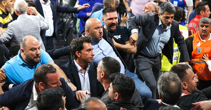 Anadolu Efes-Fenerbahçe maçı sonrası büyük kavga