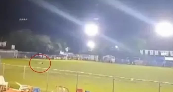 Futbol maçına silahlı saldırı... 4 ölü