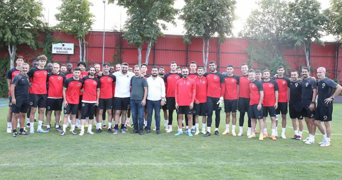 Gençlerbirliği'nde bin 500'üncü kombineyi alan taraftar da formasına kavuştu