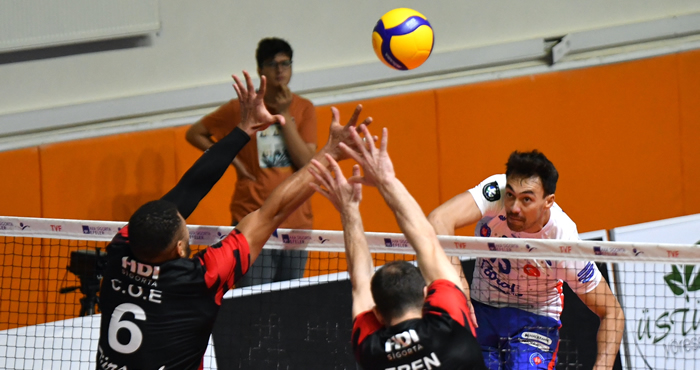 Halkbank TÜRŞAD önünde kendini sıkmadı
