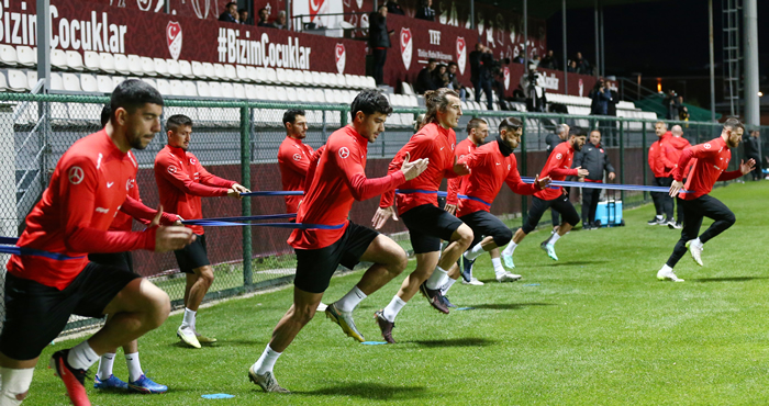A Milli Takım'da Hakan Çalhanoğlu ve Cengiz Ünder kadrodan çıkarıldı