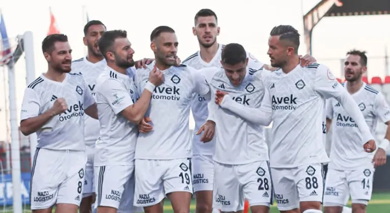 Altay'da futbolcular antrenmanı boykot etti