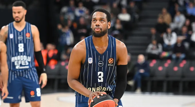 Anadolu Efes EuroLeague’de Düşüşte! Baskonia’ya Evinde 14 Sayı Farkla Yenildi