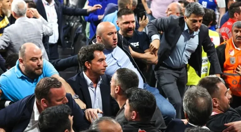 Anadolu Efes-Fenerbahçe maçı sonrası büyük kavga