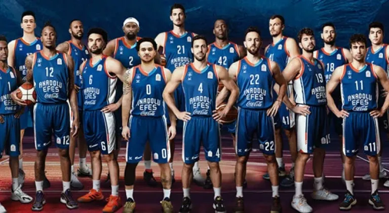 Anadolu Efes şampiyonluğa uzandı