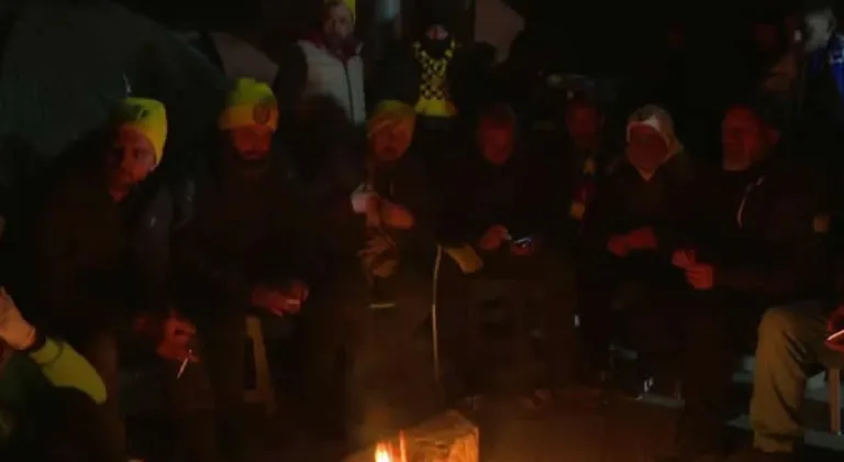 Ankaragücü Gecekondu Grubu Hatay'da yaraya merhem olmaya çalışıyor