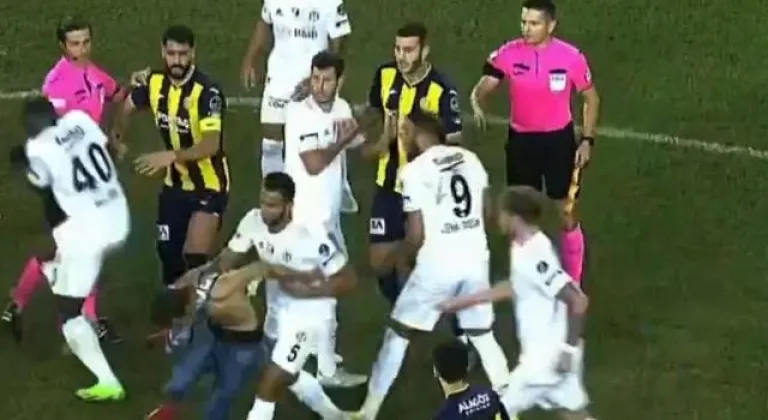 Ankaragücü maçı sonrası ülkeyi terk edeceğini söylemişti. Çark etti