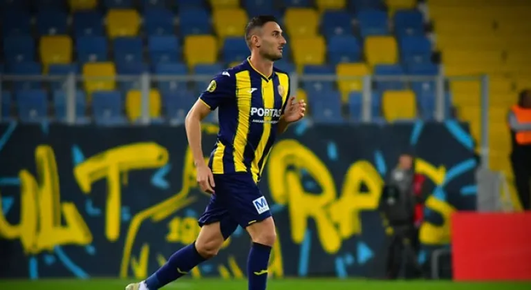 Ankaragücü'nde bekleneni verememişti. Şimdi takımı taşıyor...