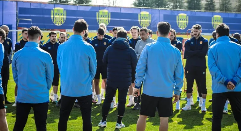 Ankaragücü'nde Emre Belözoğlu devam ediyor mu?