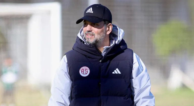 Antalyaspor’da Bir Ayrılık Daha Kapıda: Erol Bulut Dönemi Sona Eriyor