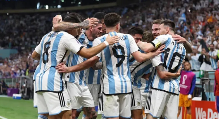 Arjantin ecel terleri döktüğü maçta penaltılarla turu geçti