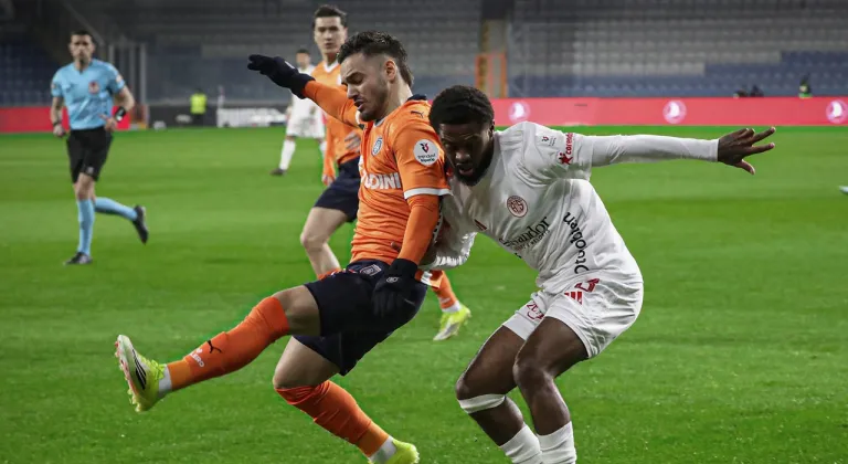 Başakşehir fırsat tepti! Antalyaspor deplasmanda direnç gösterdi