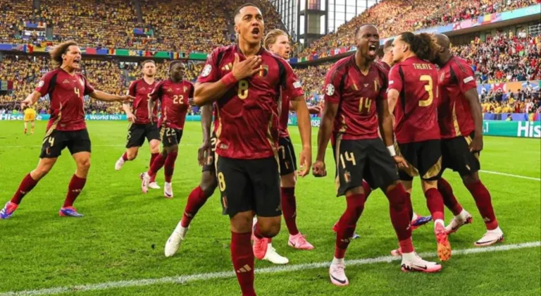 Belçika Romanya'yı 2 golle geçti