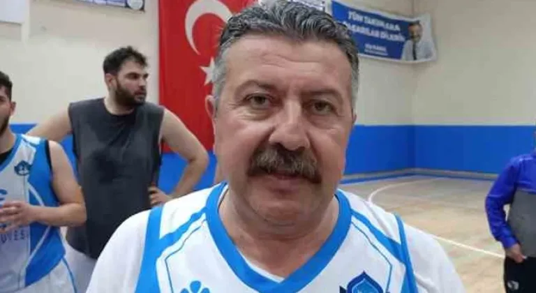 Belediye başkanı basketbol takımında forma giydi