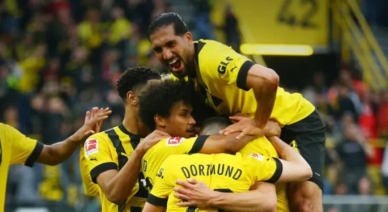 Bundesliga'da Borussia Dortmund zirveyi devraldı