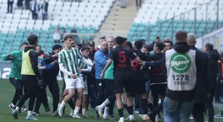 Bursaspor-Diyarbekirspor maçında olay... 5 kırmızı kart
