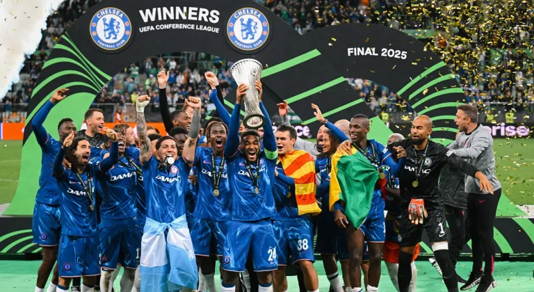 Chelsea müthiş geri dönüşle şampiyon oldu