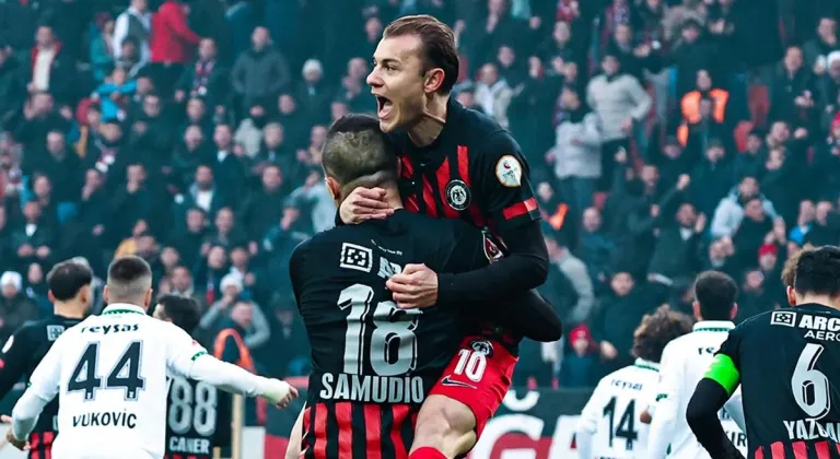 Corum FK Sakaryaspor'u geçip zirveye tutundu