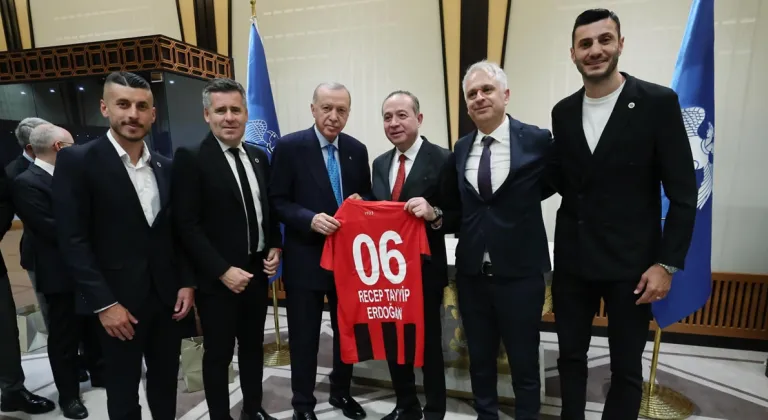 Cumhurbaşkanı Erdoğan’dan Süper Lig’e Yükselen Takımları kabul etti