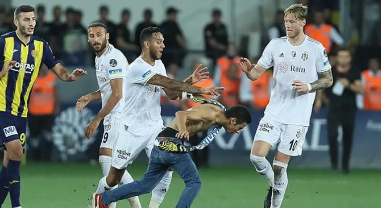 Disipline sevk edilen Beşiktaşlı Souza kaç maç ceza alacak?
