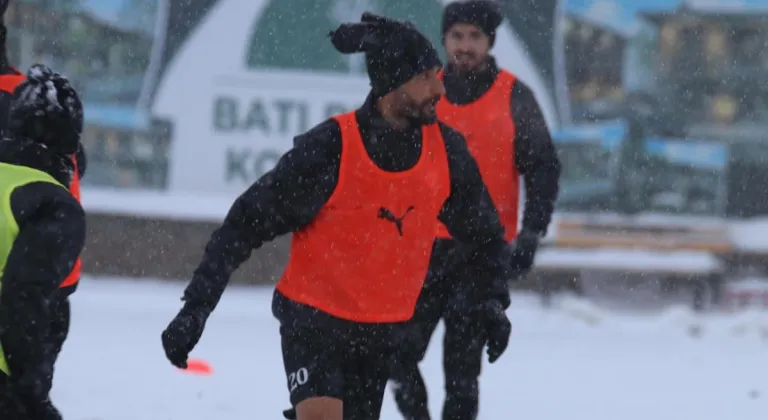 Elazığspor, Ankaragücü Maçı Hazırlıklarını Kar Altında Sürdürüyor