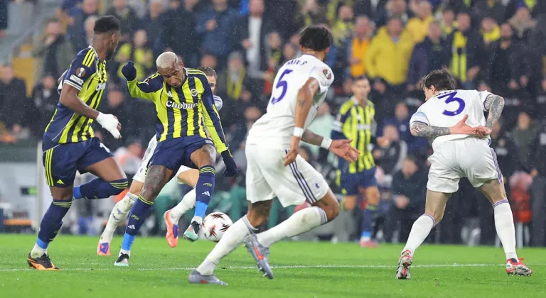 Fenerbahçe, Aston Villa’ya 1-0 Mağlup Oldu: Yenilmezlik Serisi Sona Erdi