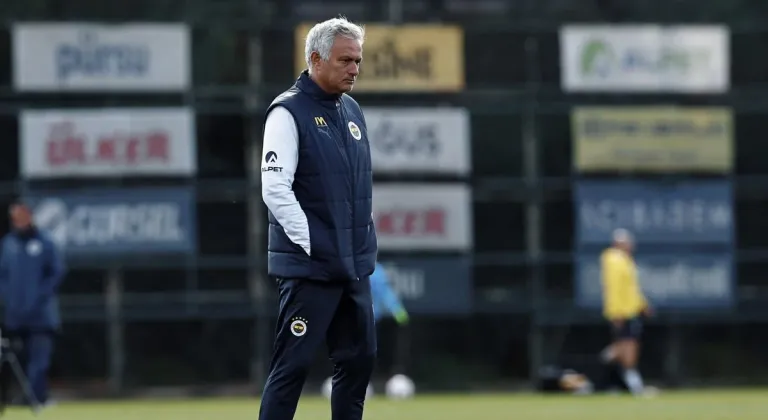 Fenerbahçe'de yerli oyunculara Mourinho makası