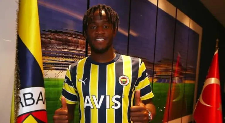 Fenerbahçe Batshuayi'ye imzayı attırdı