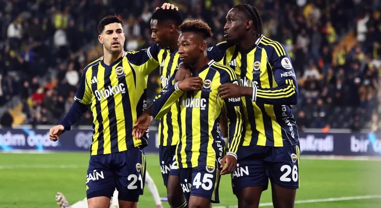 Fenerbahçe farka koştu! Nene’den hat-trick, Gaziantep FK’ya ağır darbe