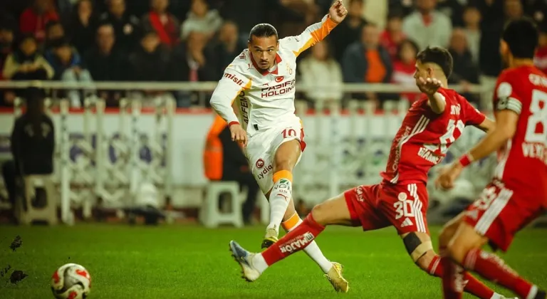 Galatasaray, Antalya deplasmanında şov yaptı