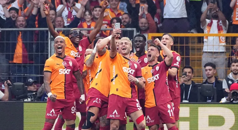 Galatasaray şampiyon oldu ve 5 yıldıza terfi etti