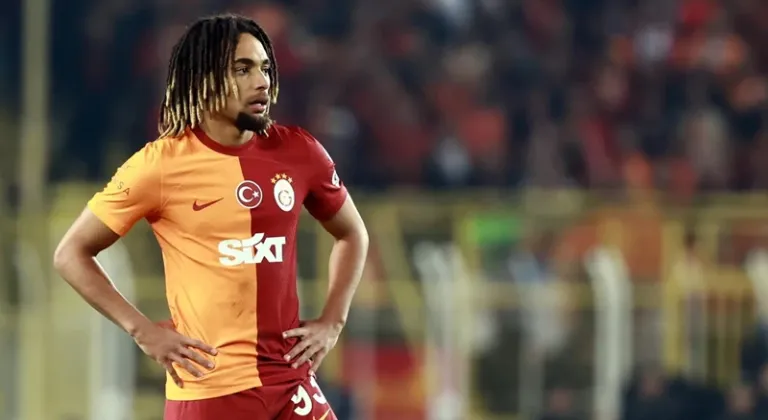 Galatasaray'da Sacha Boey yola çıktı