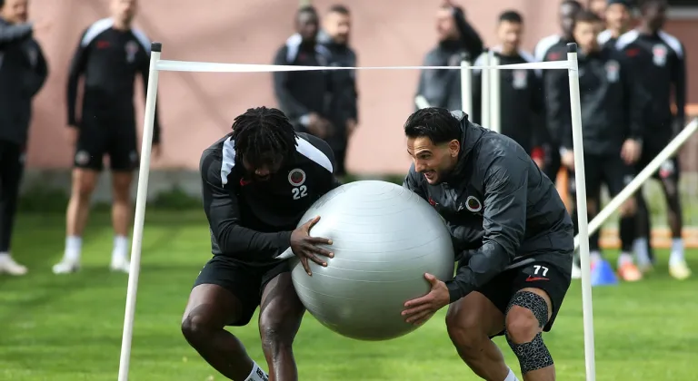 Gençlerbirliği Göztepe Maçına Hazır! Başkent Ekibi Eksiksiz Sahaya Çıkacak