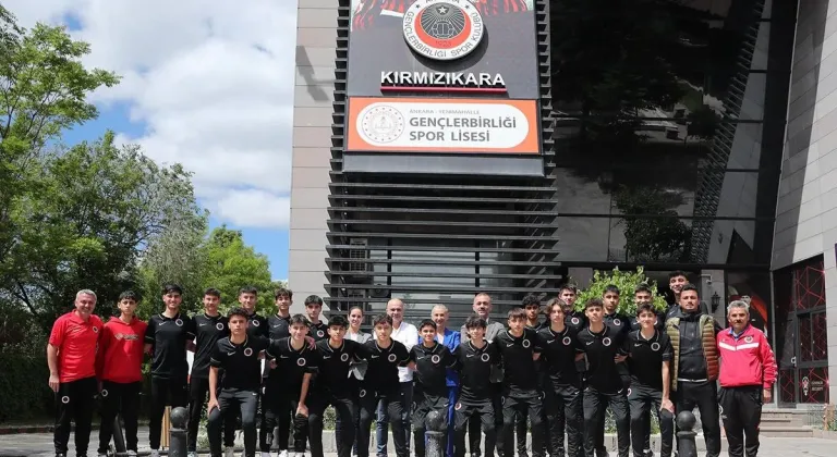 Gençlerbirliği Lisesi'nin konuğu Necla Güngör Kıragası oldu