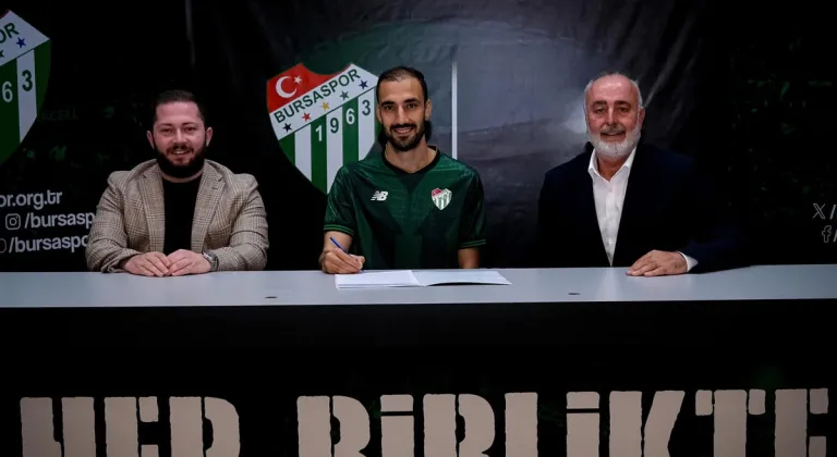 Gençlerbirliği'nden ayrılıp Bursaspor ile sözleşme imzaladı