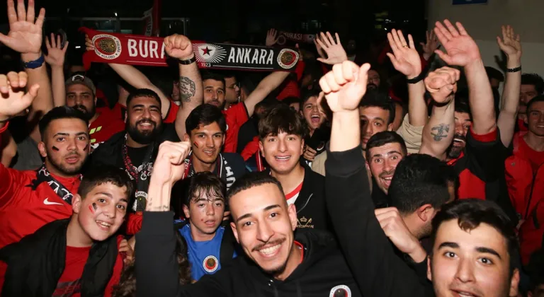 Gençlerbirliği taraftarından coşkulu karşılama