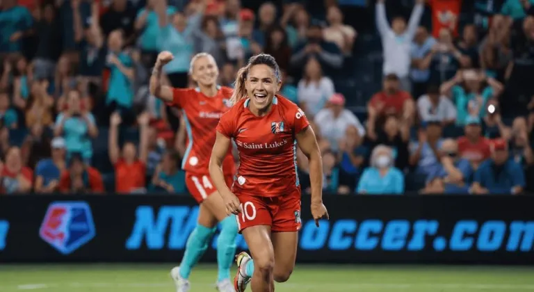 Kadın futbolcunun twerkli gol sevinci gündem oldu